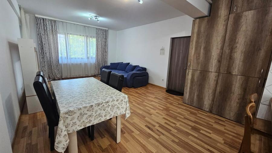 Apartament cu 3 camere semidecomandat în Europa