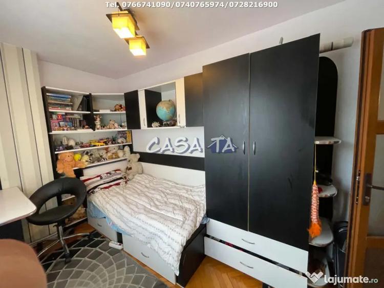 Apartament cu 4 camere decomandat în Central