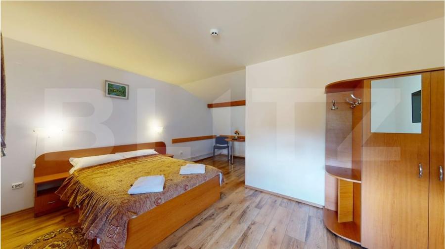 Casă individuală cu 18 camere cu Canalizare în Cernatu