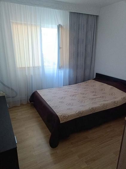 Apartament cu 3 camere decomandat în Exterior Vest