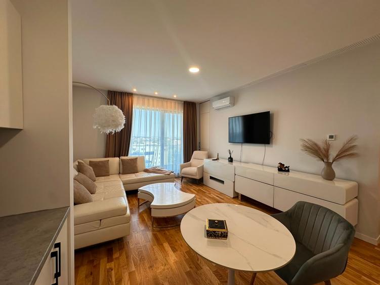 Apartament cu 2 camere semidecomandat în Băneasa