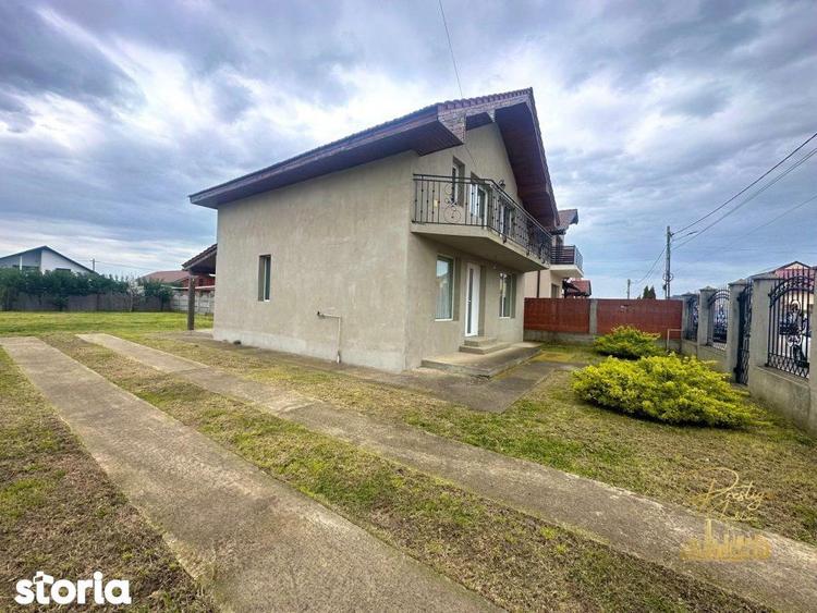 Casă cu 4 camere cu Canalizare în Sântandrei