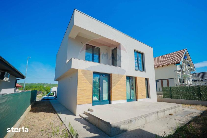 Casă cu 5 camere cu Teren 250 Mp în Tokai