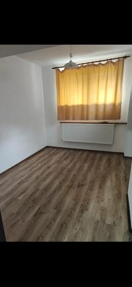 Apartament cu 3 camere semidecomandat în Giulești