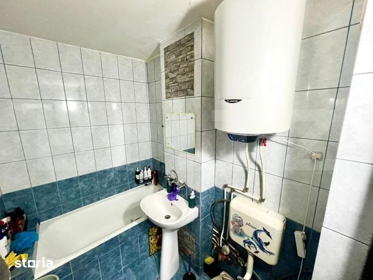 Apartament cu 2 camere semidecomandat în Craiovița Nouă