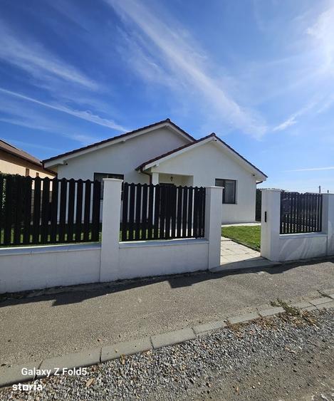 Casă cu 4 camere în Sântandrei