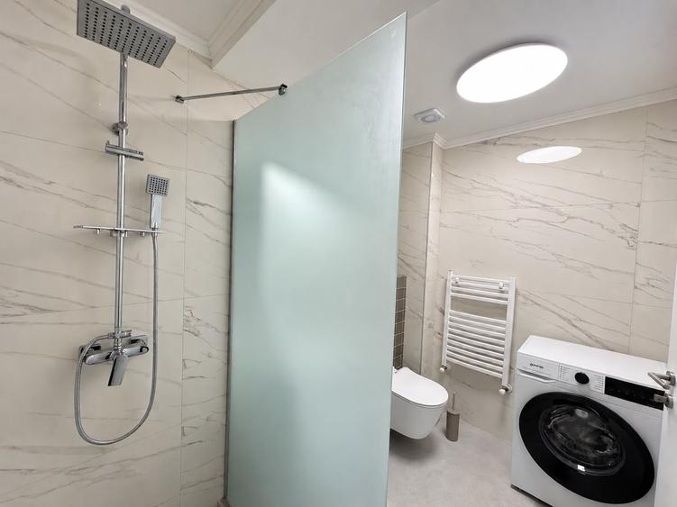 Apartament cu 3 camere decomandat, mobilat în Energia