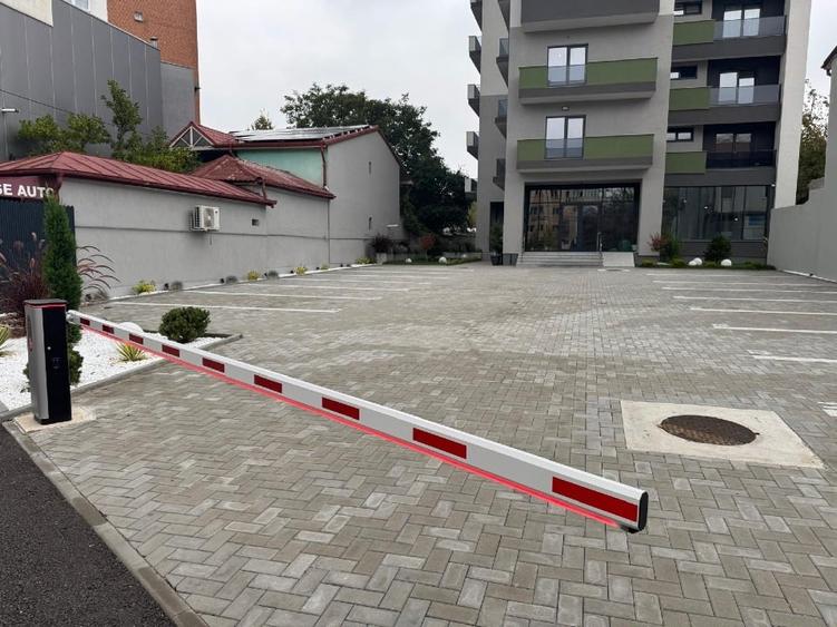 Spațiu comercial, de 300 mp, în Cornitoiu