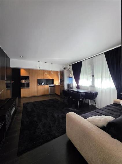 Apartament cu 3 camere semidecomandat în Ultracentral