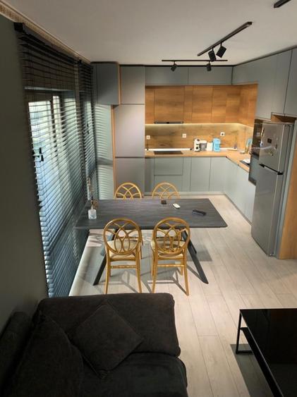 Apartament cu 3 camere decomandat în Drumul Taberei