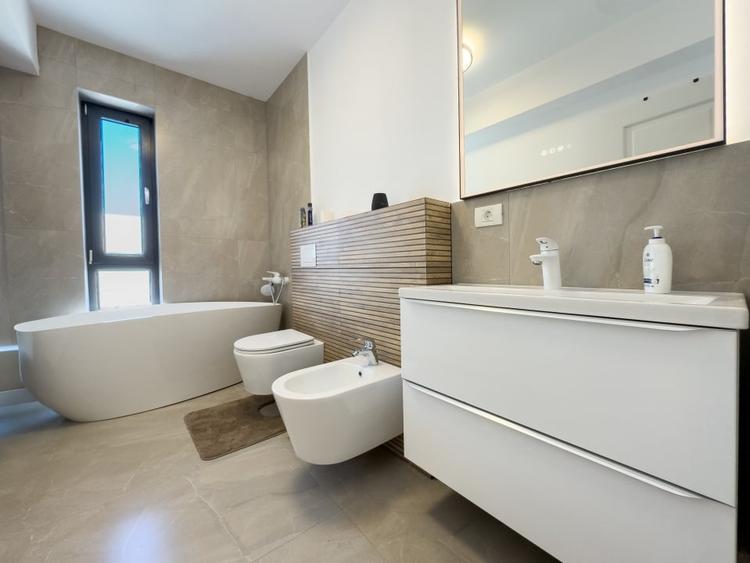 Casă individuală cu 4 camere cu Canalizare în Valu lui Traian