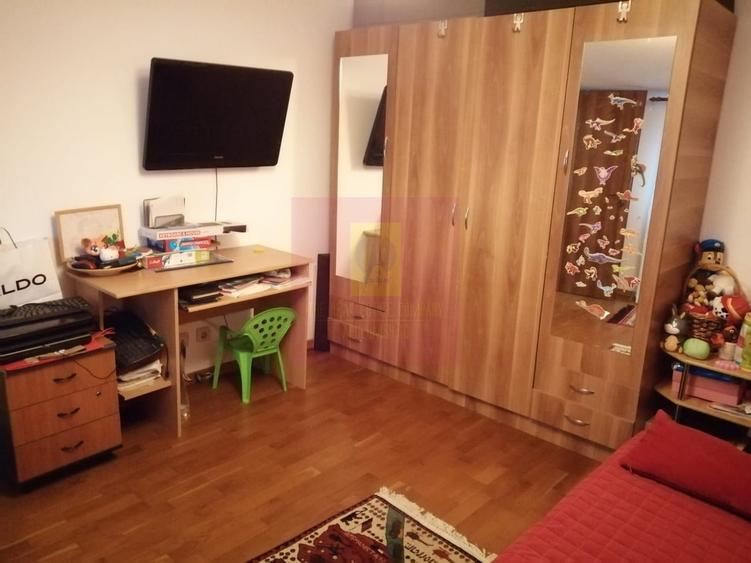 Apartament cu 3 camere semidecomandat în Bragadiru