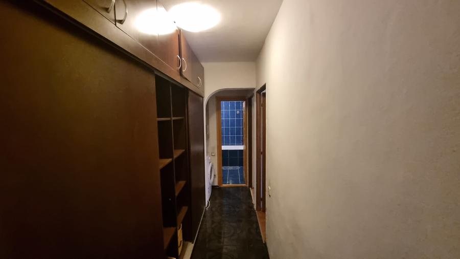 Apartament cu 3 camere decomandat în Nicolina