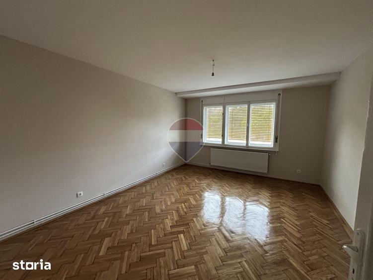 Spațiu comercial, de 135 mp, în Valea Roșie