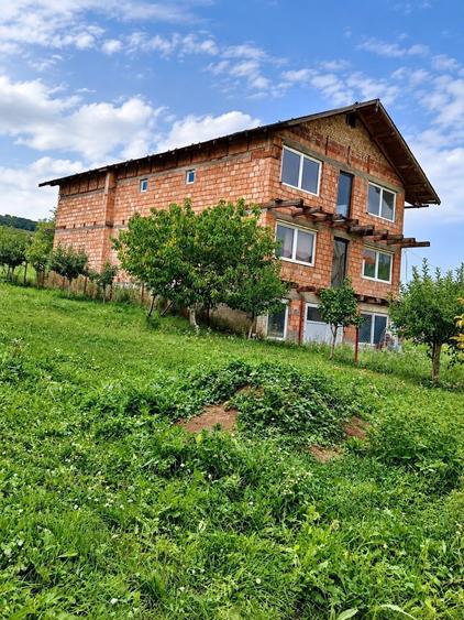 Casă cu 3 camere în Porumbeni