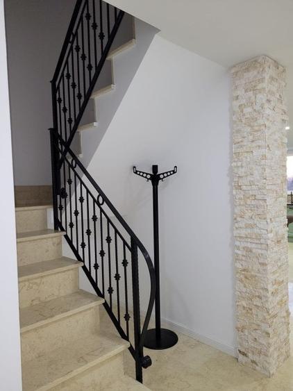 Casă individuală cu 5 camere cu Teren 3800 Mp în Vârfu Câmpului