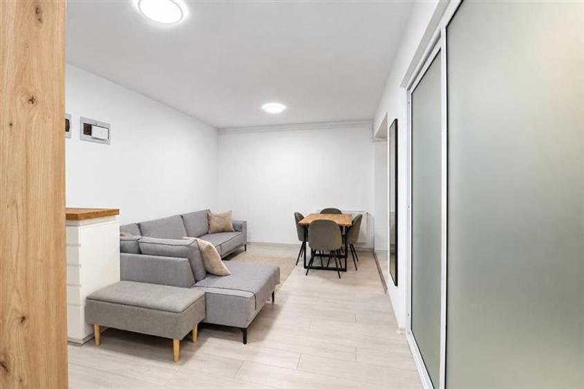 Apartament cu 3 camere decomandat, mobilat în Triaj