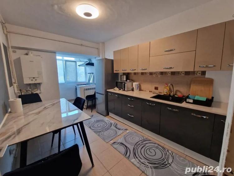 Apartament cu 3 camere decomandat în Central