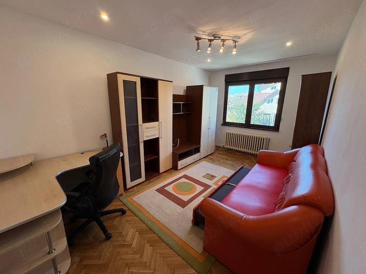 Apartament cu 3 camere decomandat în Lipovei