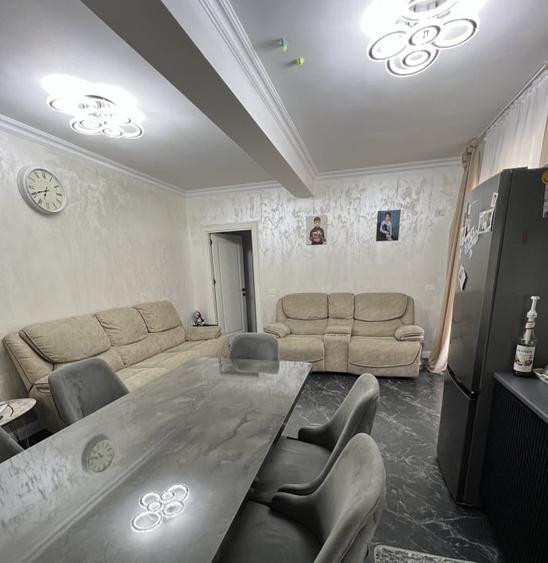 Apartament cu 3 camere decomandat în Jiului