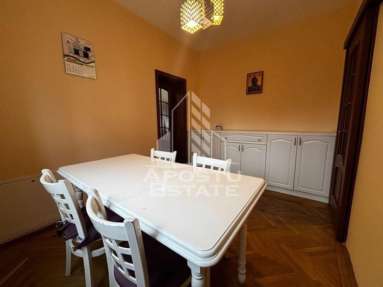 Apartament cu 4 camere semidecomandat, mobilat în Central