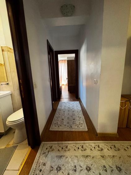 Apartament cu 4 camere semidecomandat în Tătărași