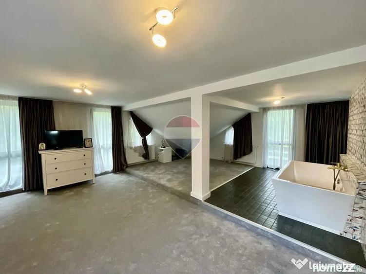 Casă cu 7 camere cu Teren 7661 Mp în Cheia