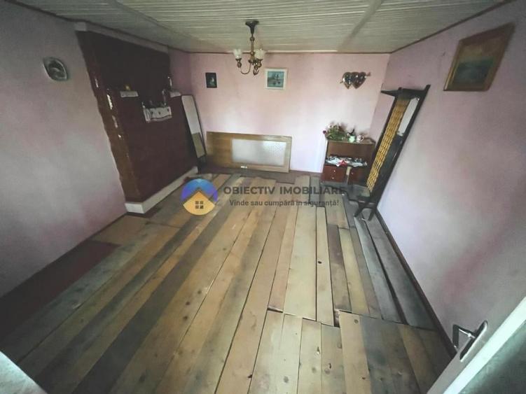 Casă cu 2 camere cu Teren 2040 Mp în Unghi