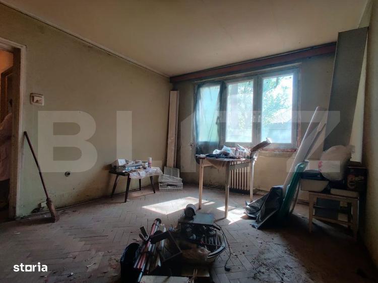 Apartament cu 3 camere semidecomandat în Central