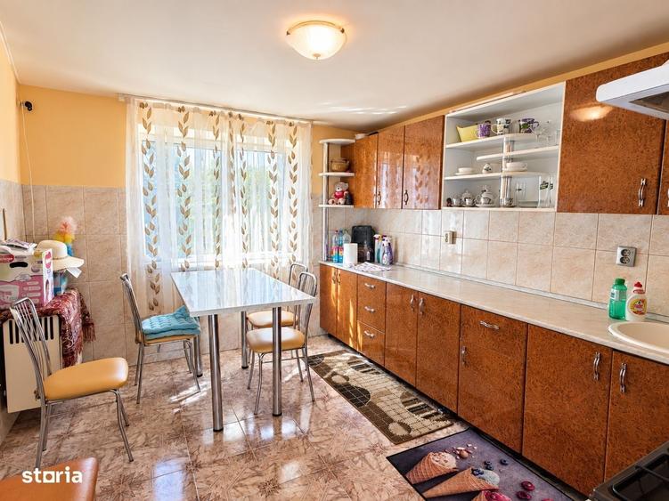 Casă cu 3 camere decomandat în Mândruloc