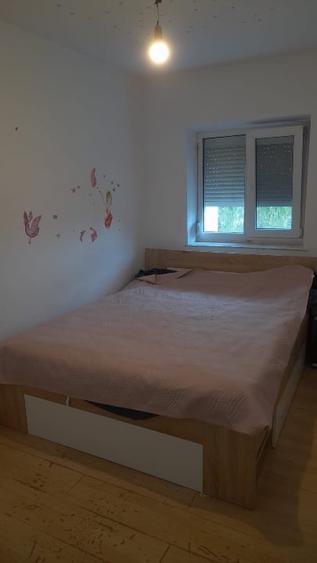 Apartament cu 3 camere decomandat, mobilat în Est