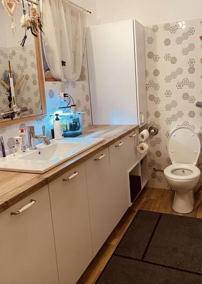 Apartament cu 3 camere decomandat în Roșu