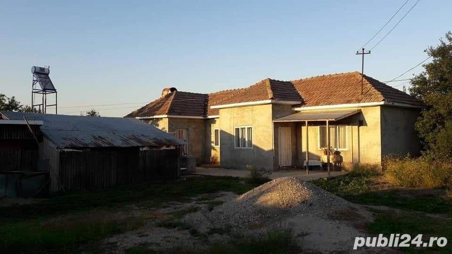 Casă cu 6 camere în Moldoveni