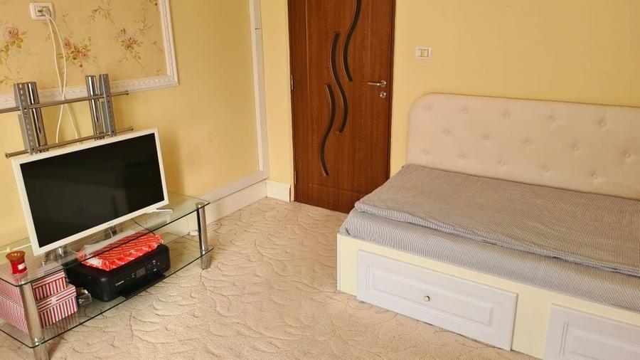 Apartament cu 3 camere decomandat în Calea Romanului