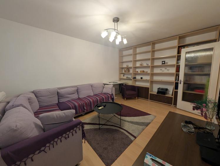 Apartament cu 3 camere decomandat în Drumul Taberei