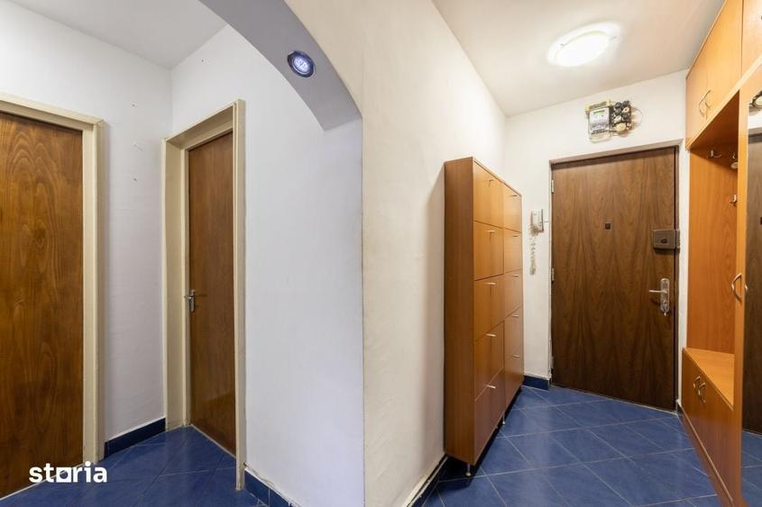 Apartament cu 3 camere decomandat, mobilat în Tei