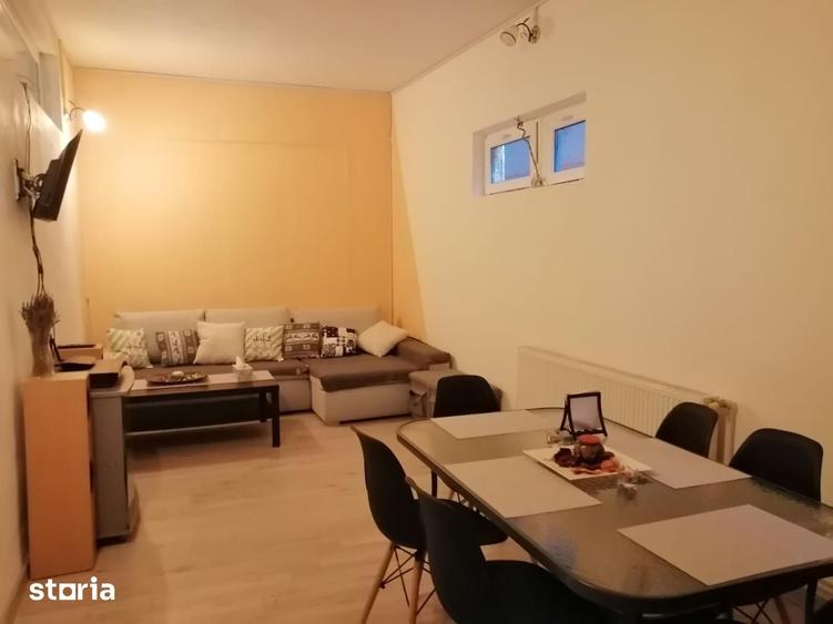 Casă cu 4 camere decomandat cu Teren 120 Mp în 1 Decembrie
