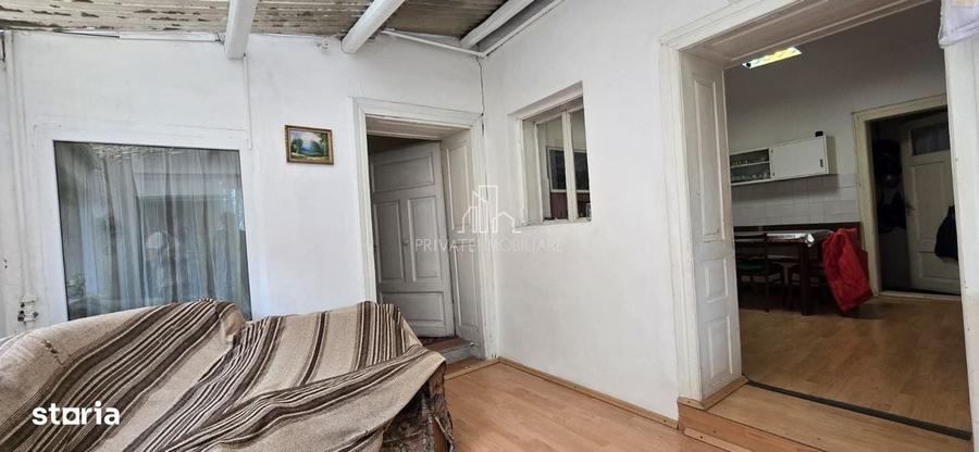 Casă cu 4 camere în Vânători