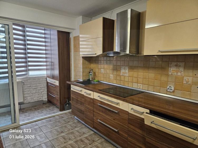 Apartament cu 3 camere decomandat în Vasile Aaron