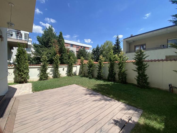 Casă individuală cu 7 camere cu Canalizare în Herăstrău