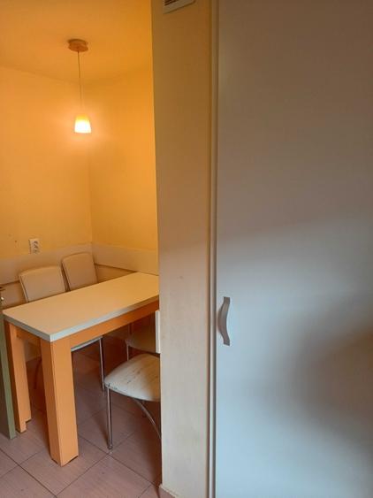 Apartament cu 4 camere decomandat în 6 Vânători