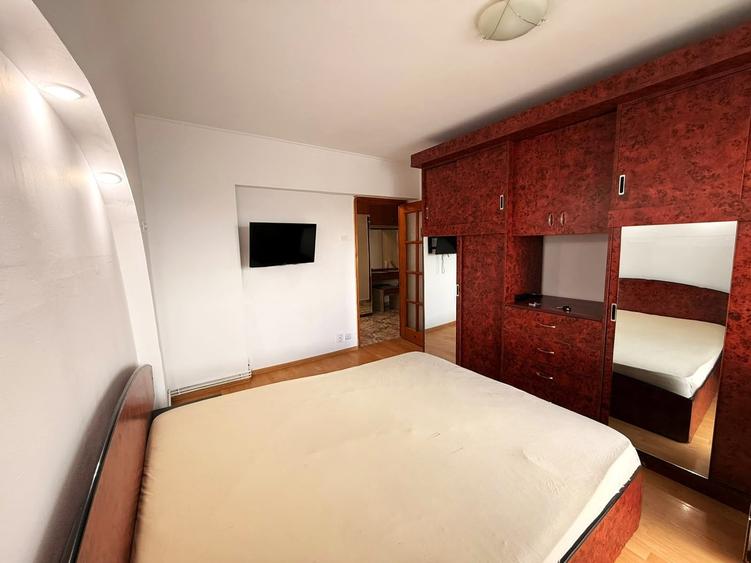 Apartament cu 3 camere decomandat, mobilat în Nicolina