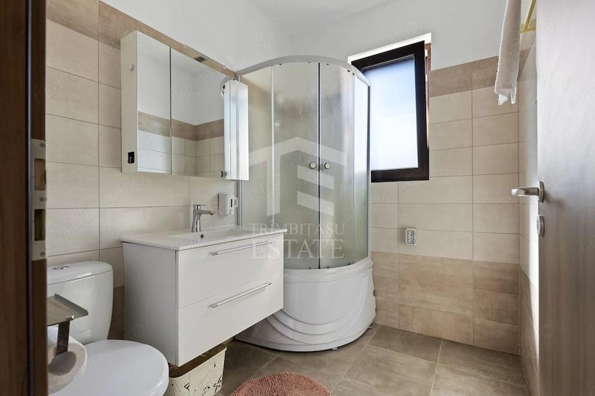 Apartament cu 3 camere semidecomandat în Central