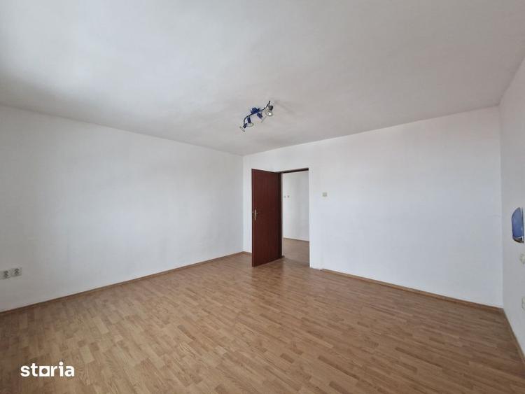 Casă cu 4 camere cu Teren 700 Mp în Recea