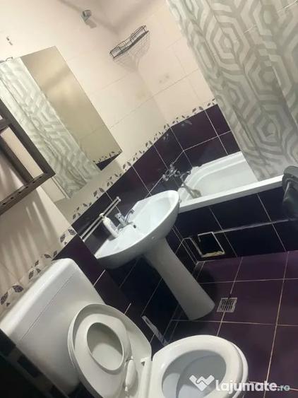 Apartament cu 3 camere semidecomandat în Rahova