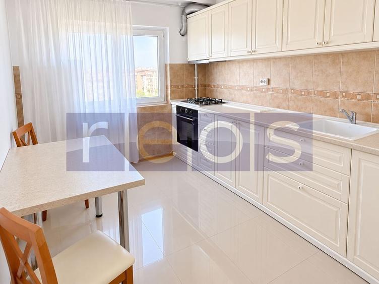Apartament cu 3 camere decomandat în Sebastian