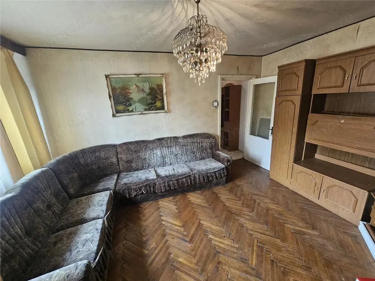 Apartament cu 2 camere nedecomandat, mobilat în Micro II