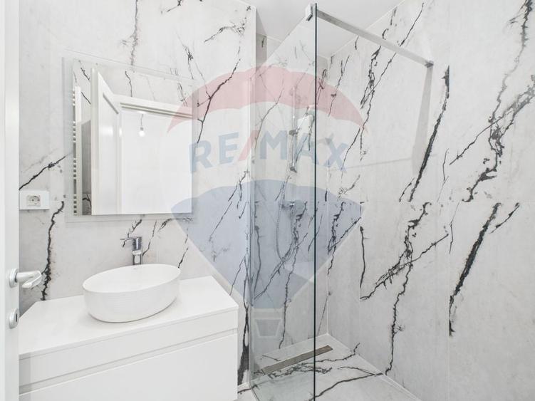 Apartament cu 3 camere semidecomandat în Nord