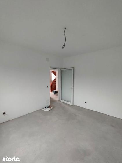SE VINDE CASA IN CALUGARENI 5 camere, teren 600mp - 12