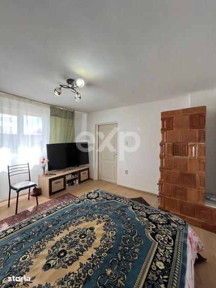 Casă cu 2 camere cu Teren 880 Mp în Broșteni